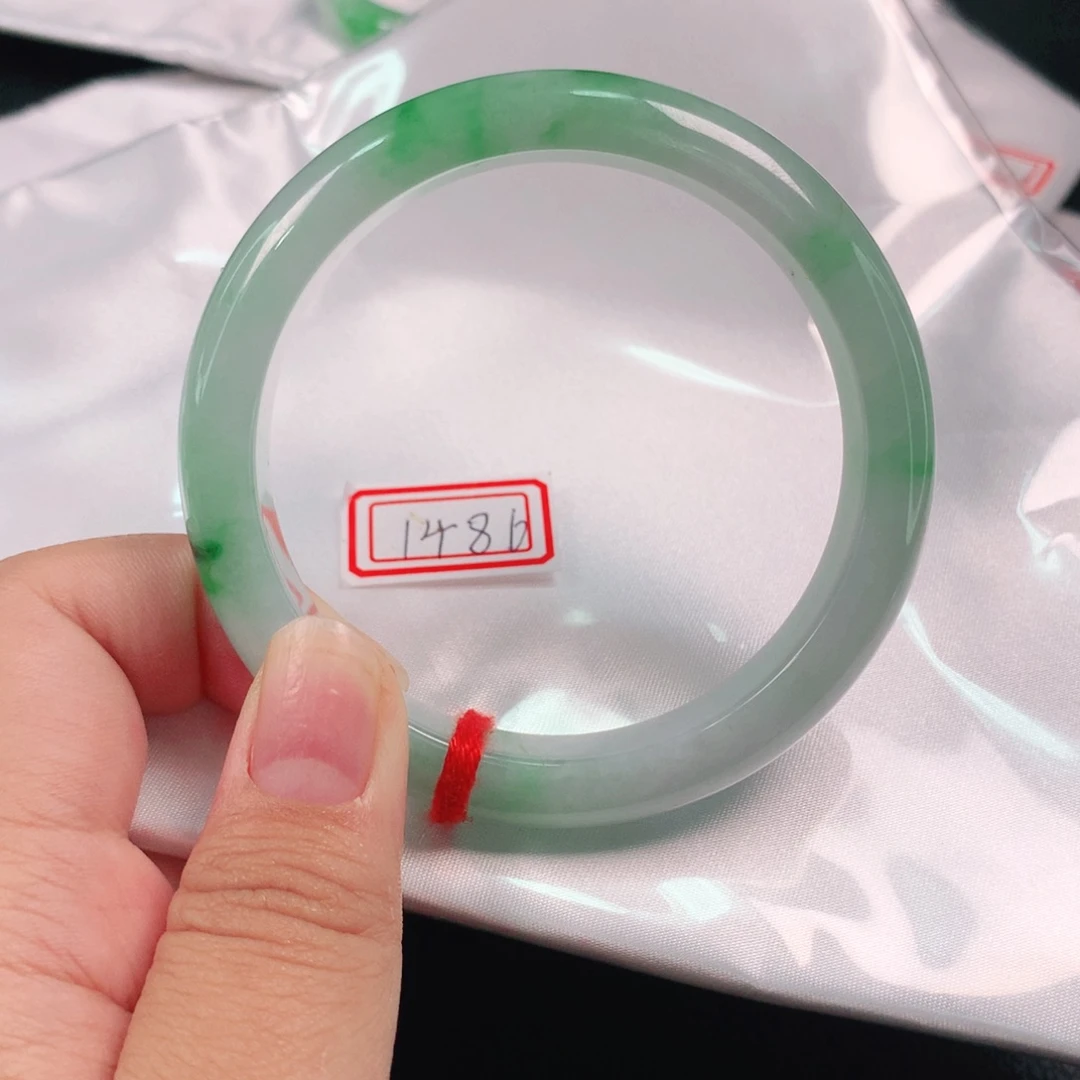 翡翠手镯未镶嵌天然