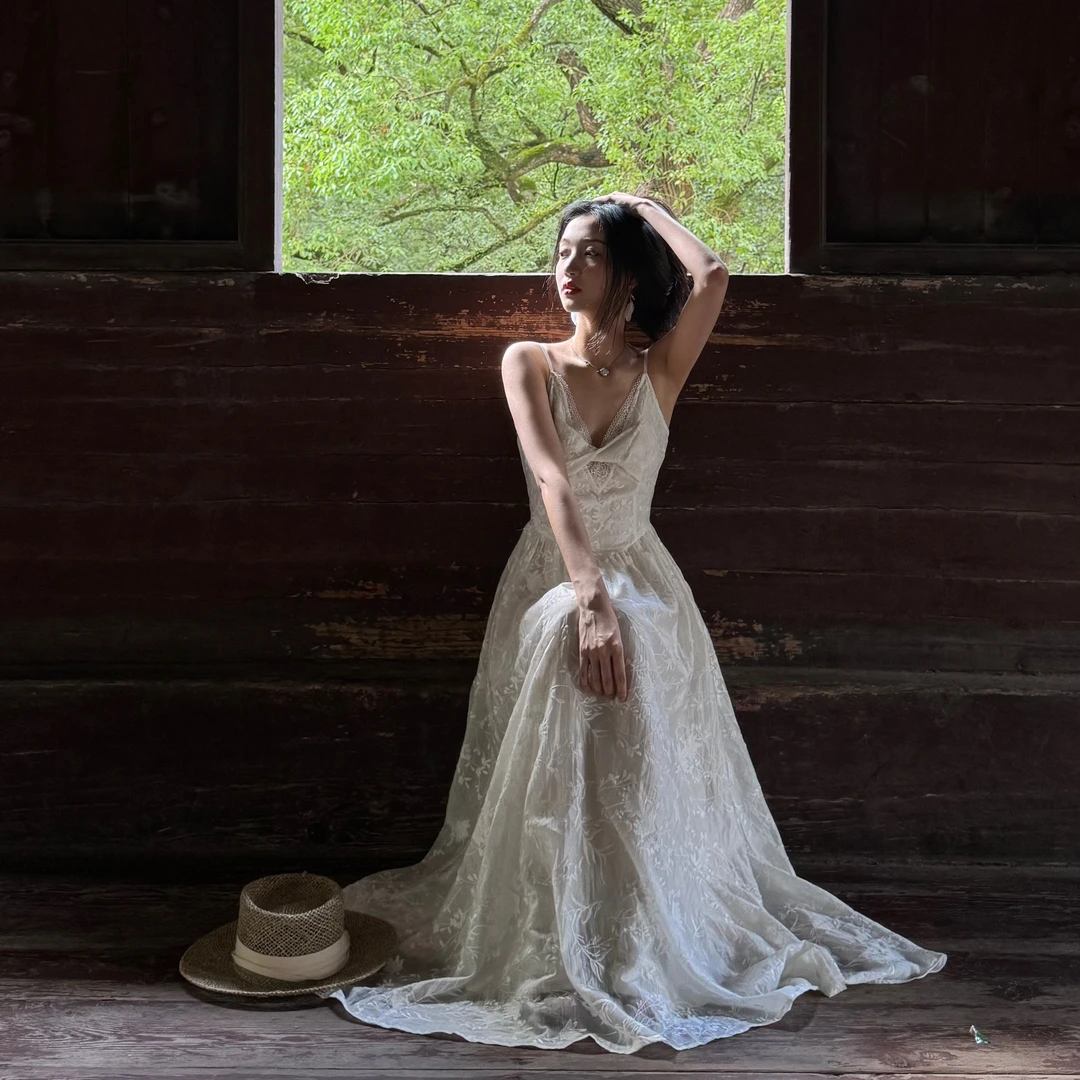 清冷扭结天丝蕾丝刺绣连衣裙