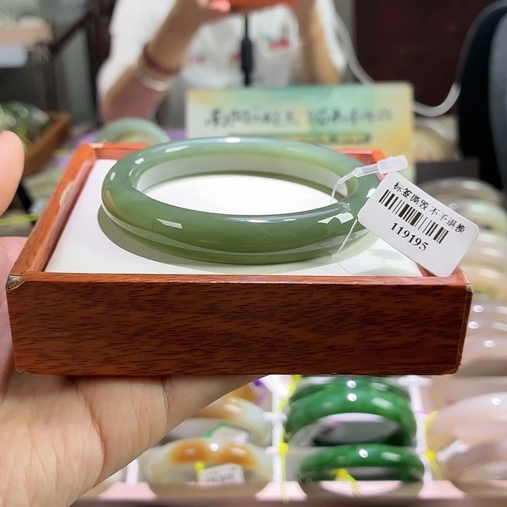 未镶嵌手镯和田玉湖水绿60 链接9