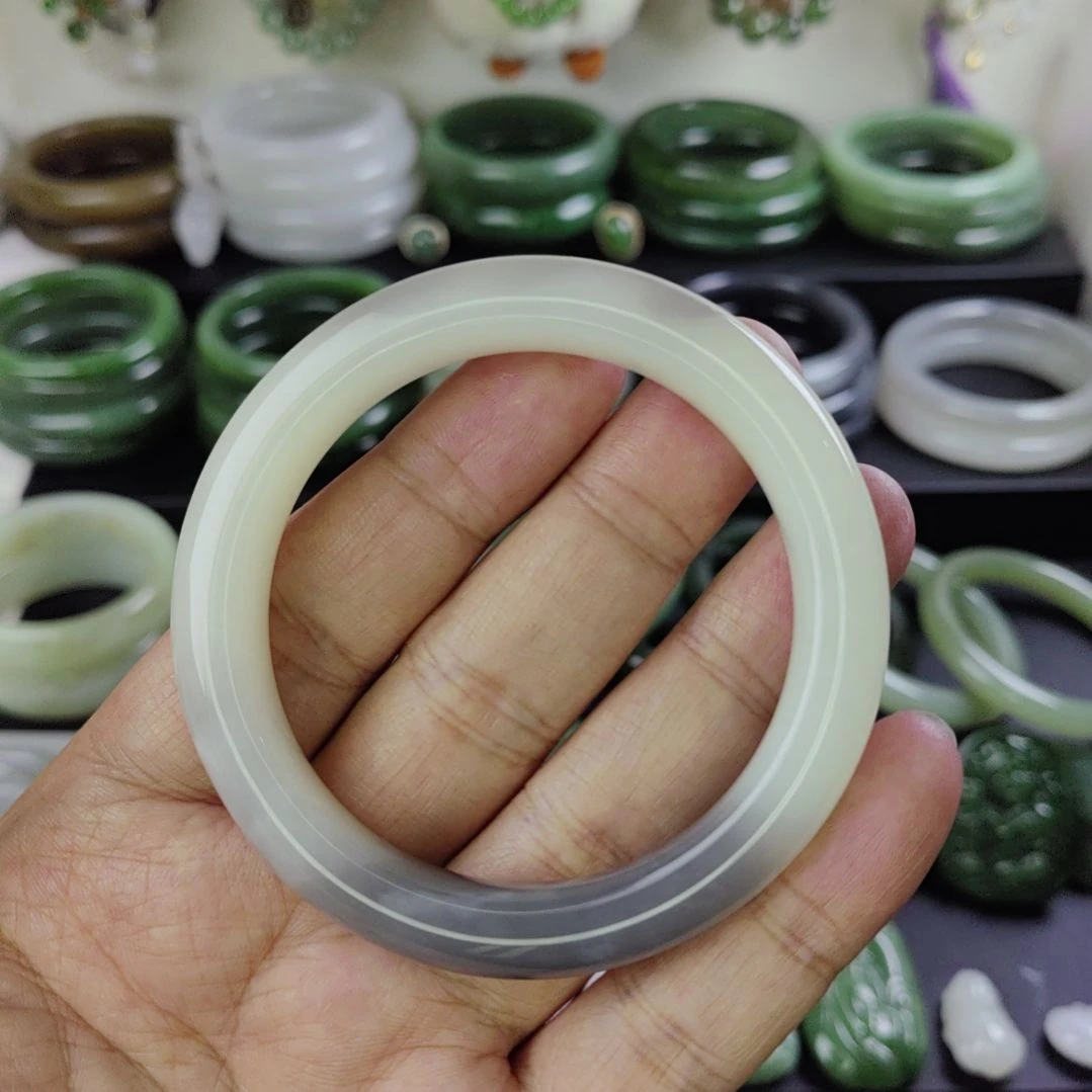 和田玉未镶嵌吊坠(赠链)