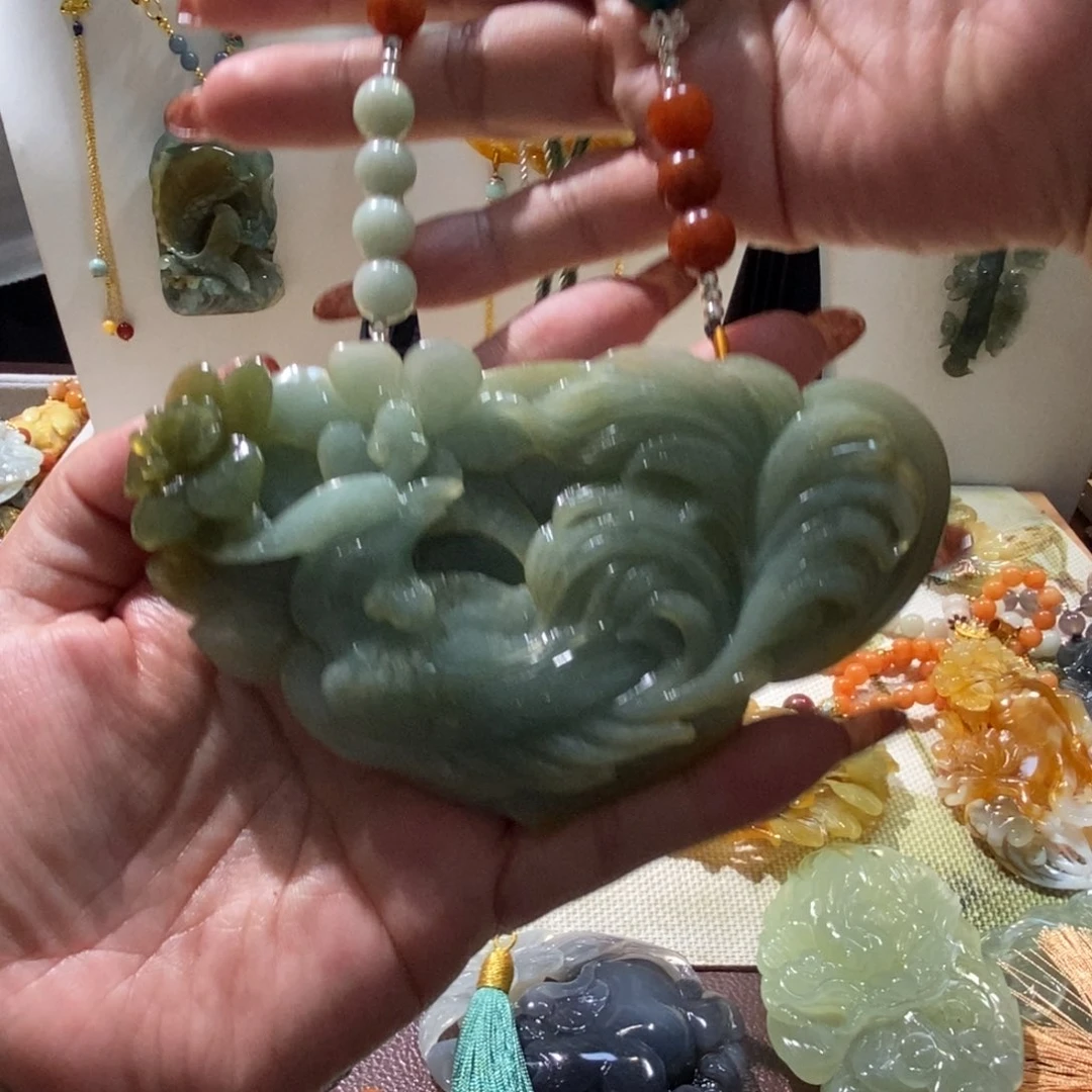 蛇纹石玉未镶嵌颈饰