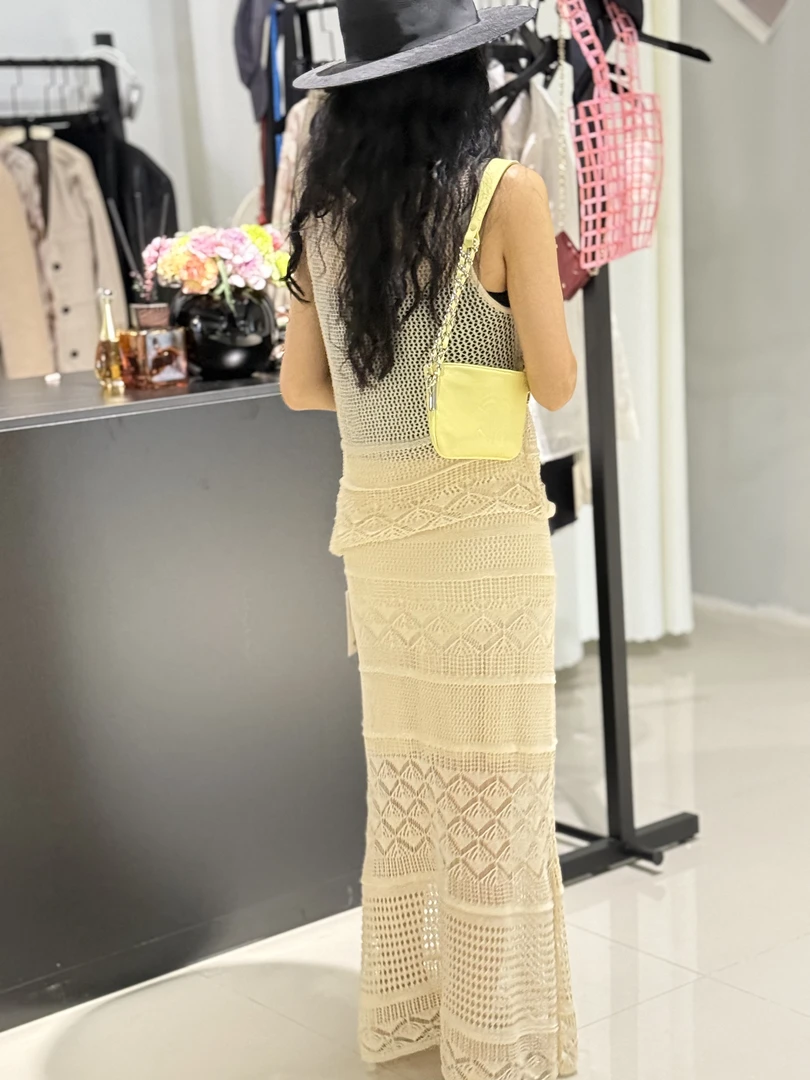 夏季钩花镂空针织吊带背心搭配中长款半身裙时尚套装女