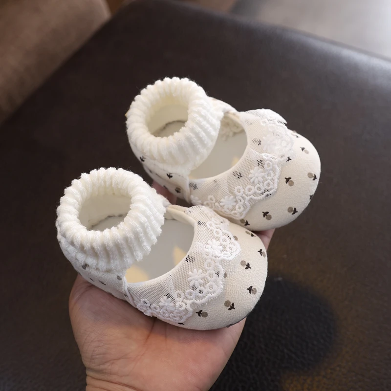 春夏款女宝宝软底步前鞋袜3-6-9个月婴儿鞋子棉布婴幼公主鞋外出