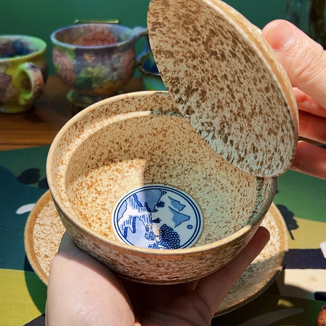 咖啡杯和茶杯是我们学校一块