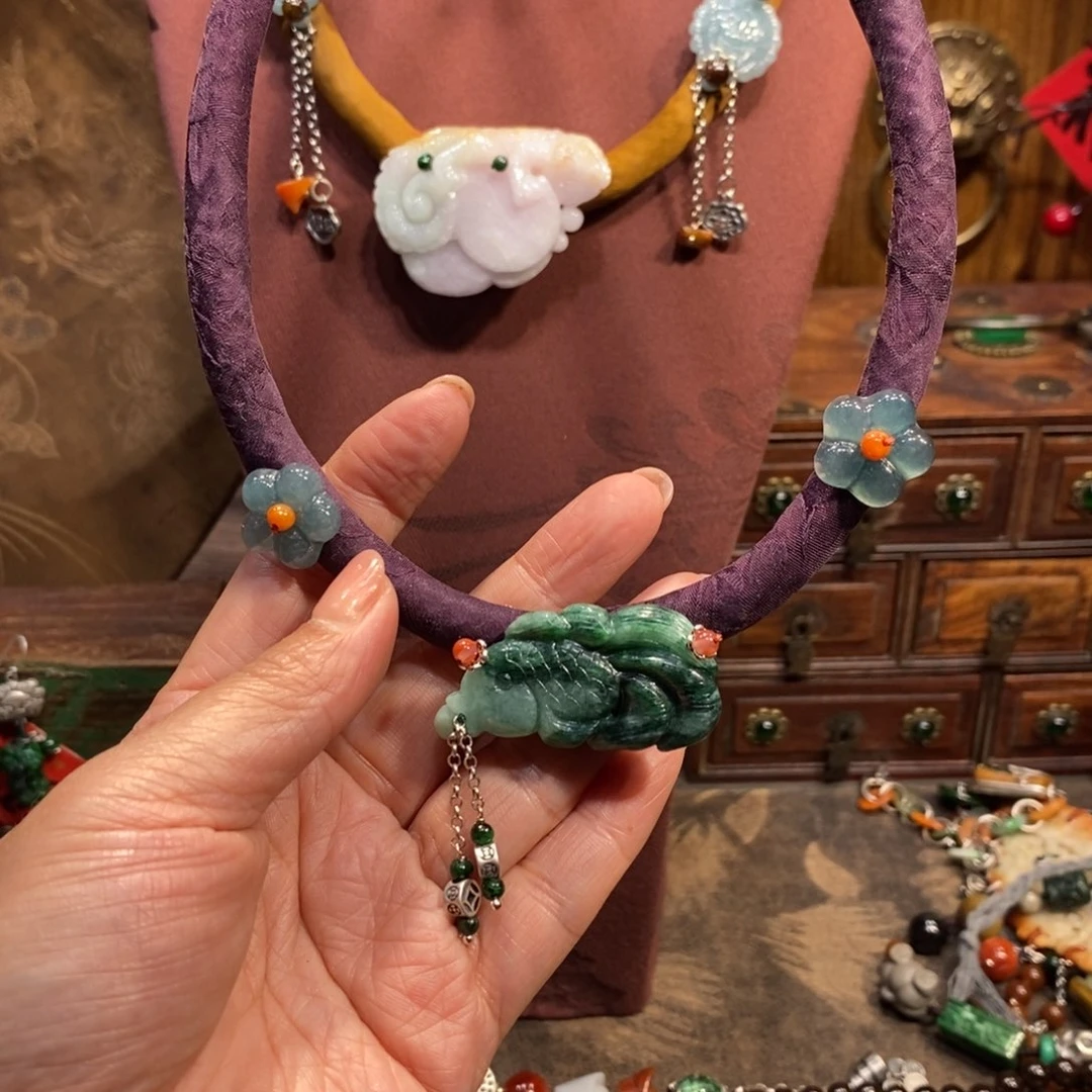 翡翠吊坠(赠链)未镶嵌