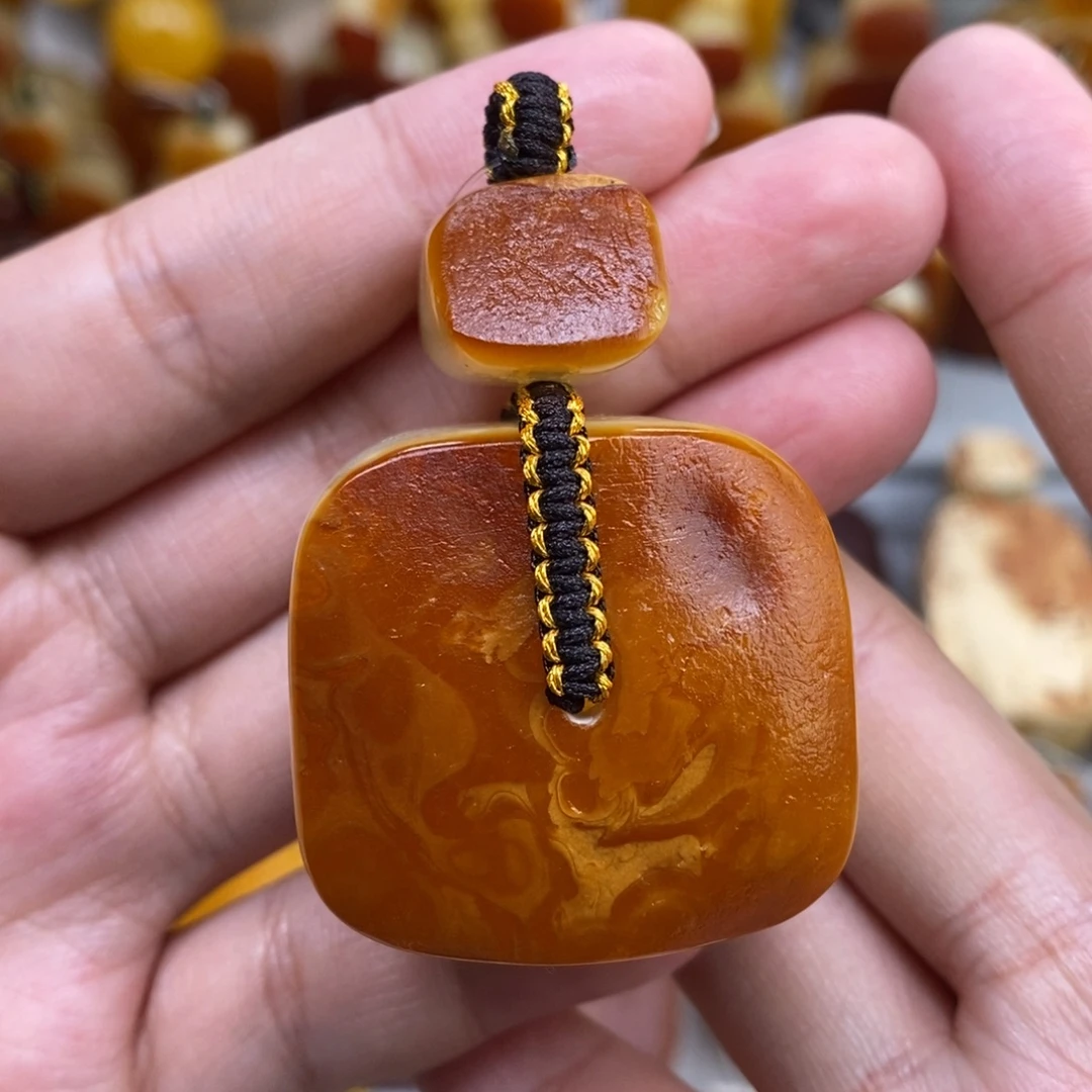 蜜蜡未镶嵌珠宝奇石