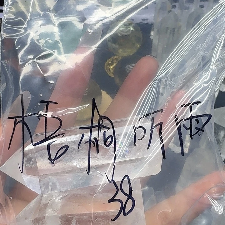 梧***雨水晶摆件未镶嵌天然水晶