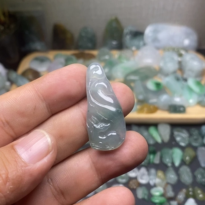 颈饰未镶嵌翡翠狐狸