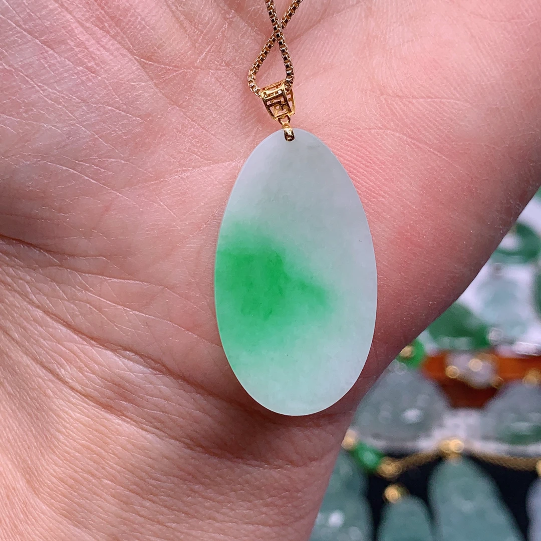 缅甸天然翡翠A货 冰润飘绿无事牌1（尺寸31.1x17.9x2.8)