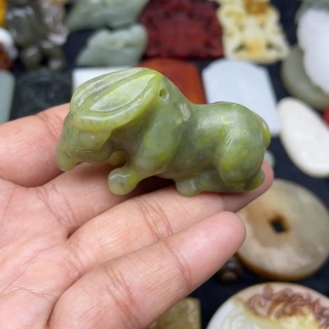 蛇纹石玉颈饰未镶嵌55