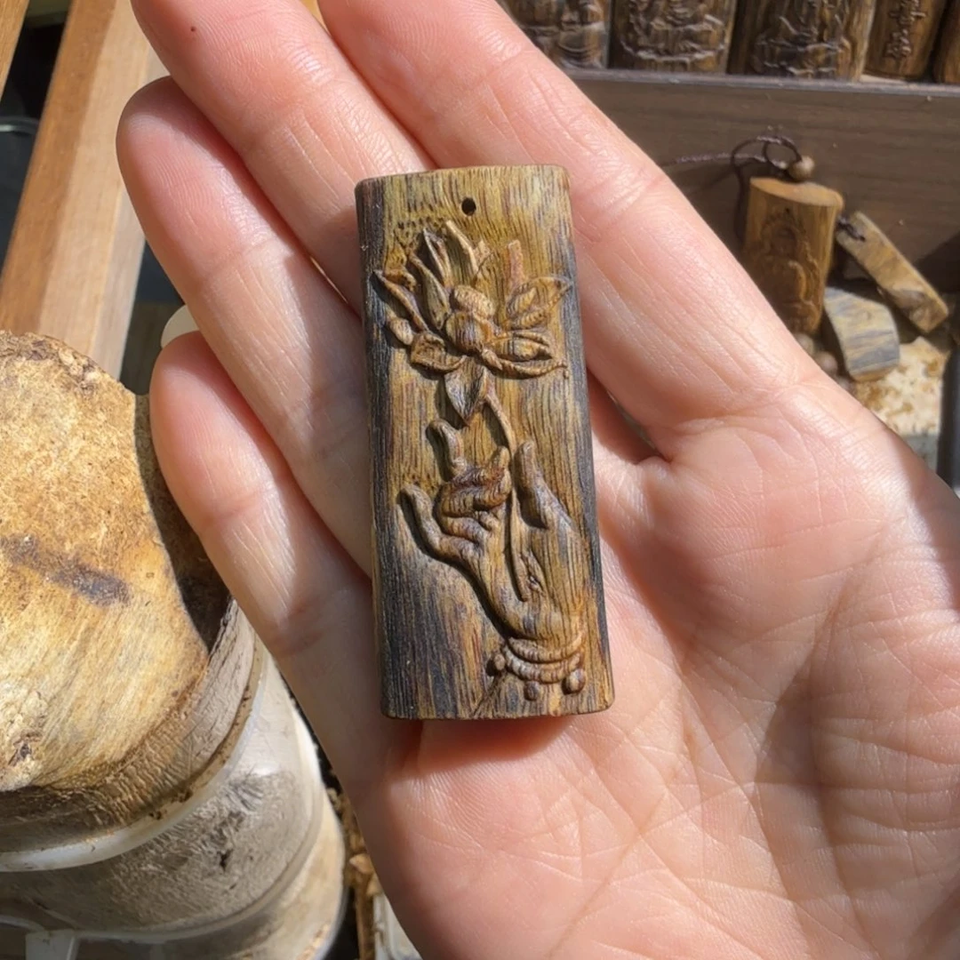 沉香沉香碎屑绿棋楠莲花块料4.9克