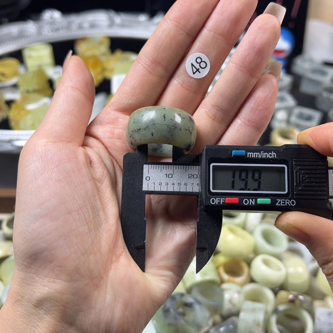 蛇纹石玉未镶嵌戒指