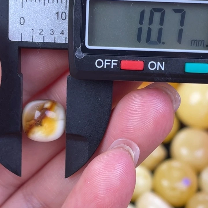 蜜蜡未镶嵌裸石微瑕62