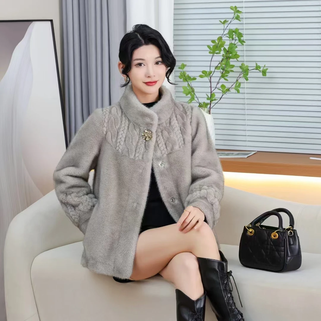 海宁妈妈装时尚加厚上衣设计师版洋气轻奢宽松立领皮毛一体女外套