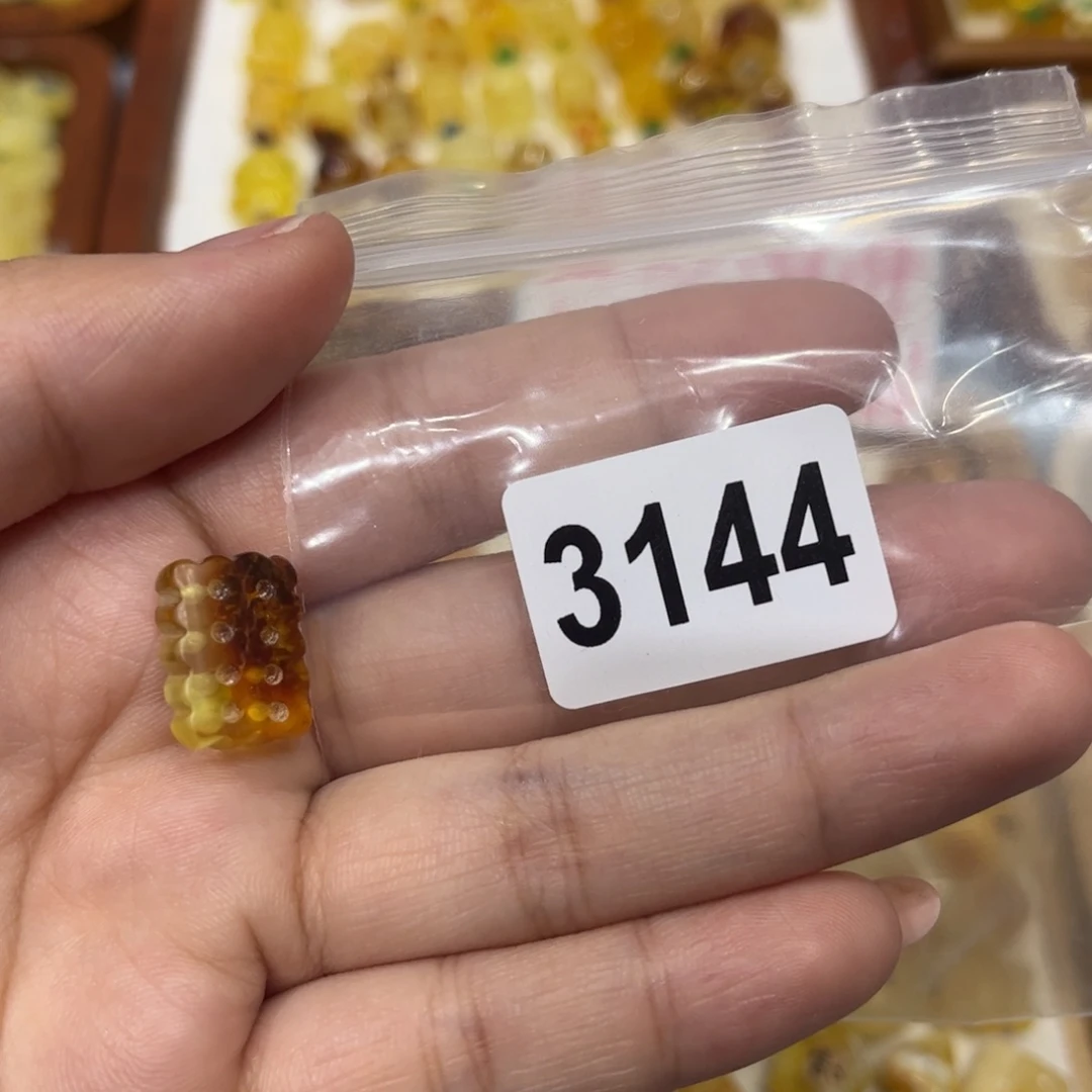 琥珀未镶嵌裸石蜜蜡