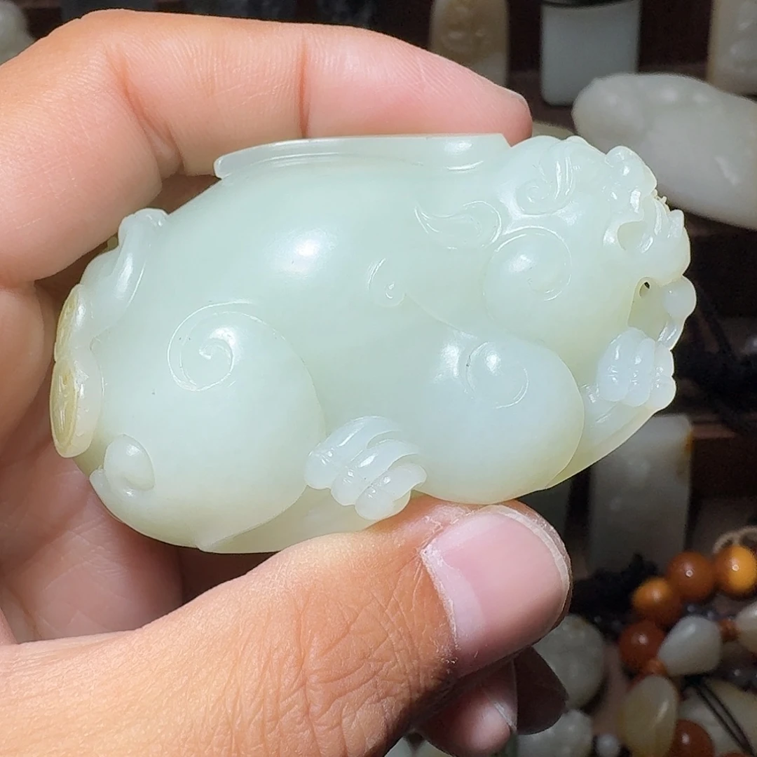 ****空和田玉未镶嵌颈饰