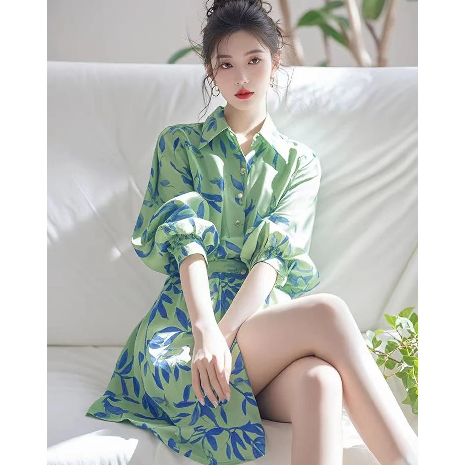 绿色印花衬衫连衣裙韩系千金感洋气独特漂亮设计感绝美温柔风裙子