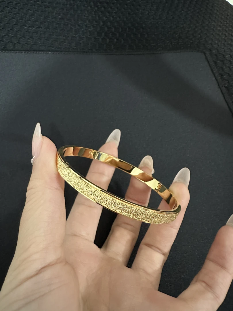 S069-精工磨砂满天星手镯