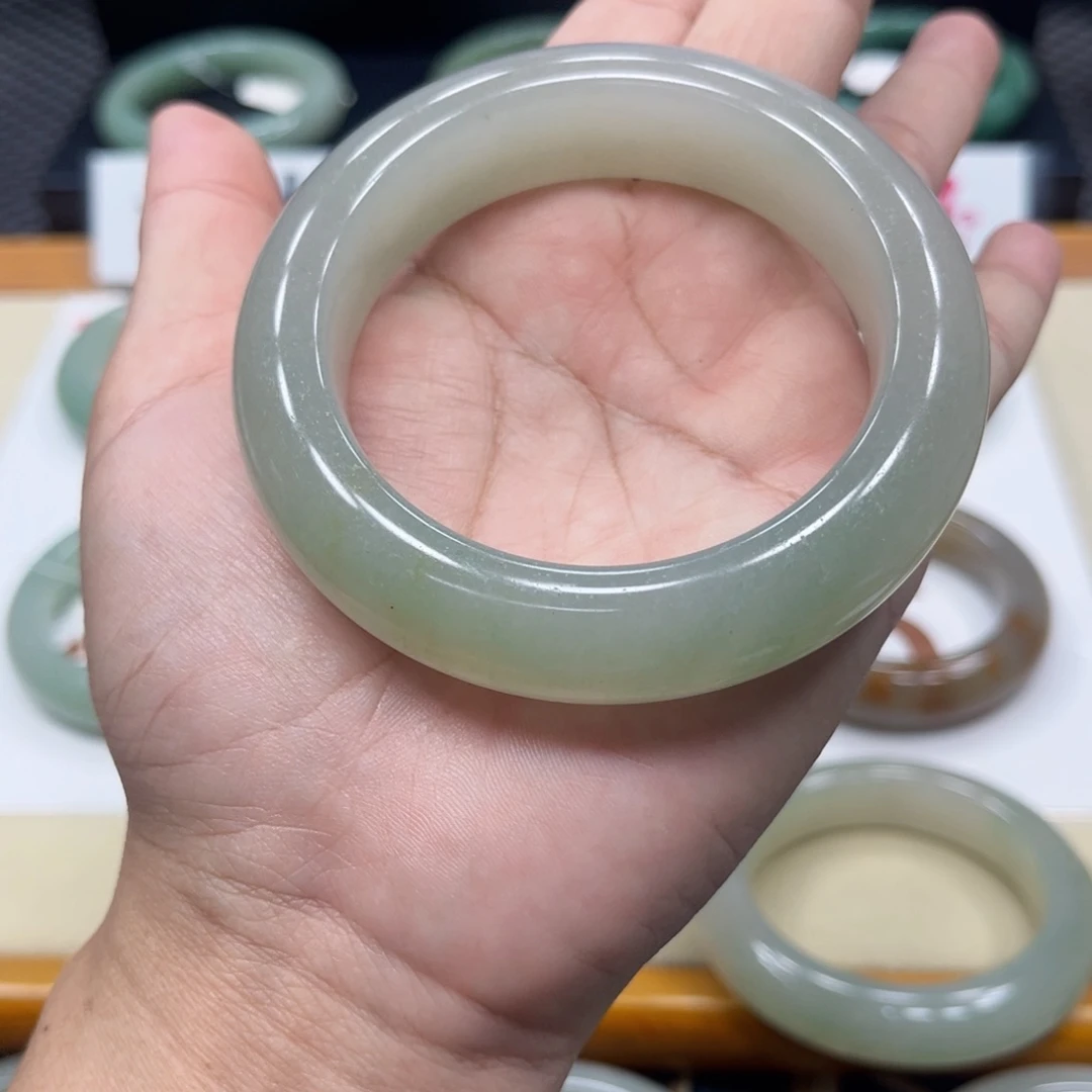 石英质玉手镯未镶嵌桃***妖