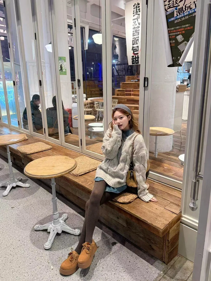 2025秋季新款麻花毛衣女慵懒风针织上衣叠穿牛仔长袖短裤三件套