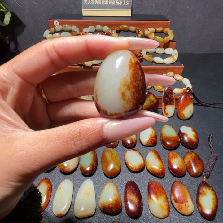 勇***惧和田玉未镶嵌颈饰