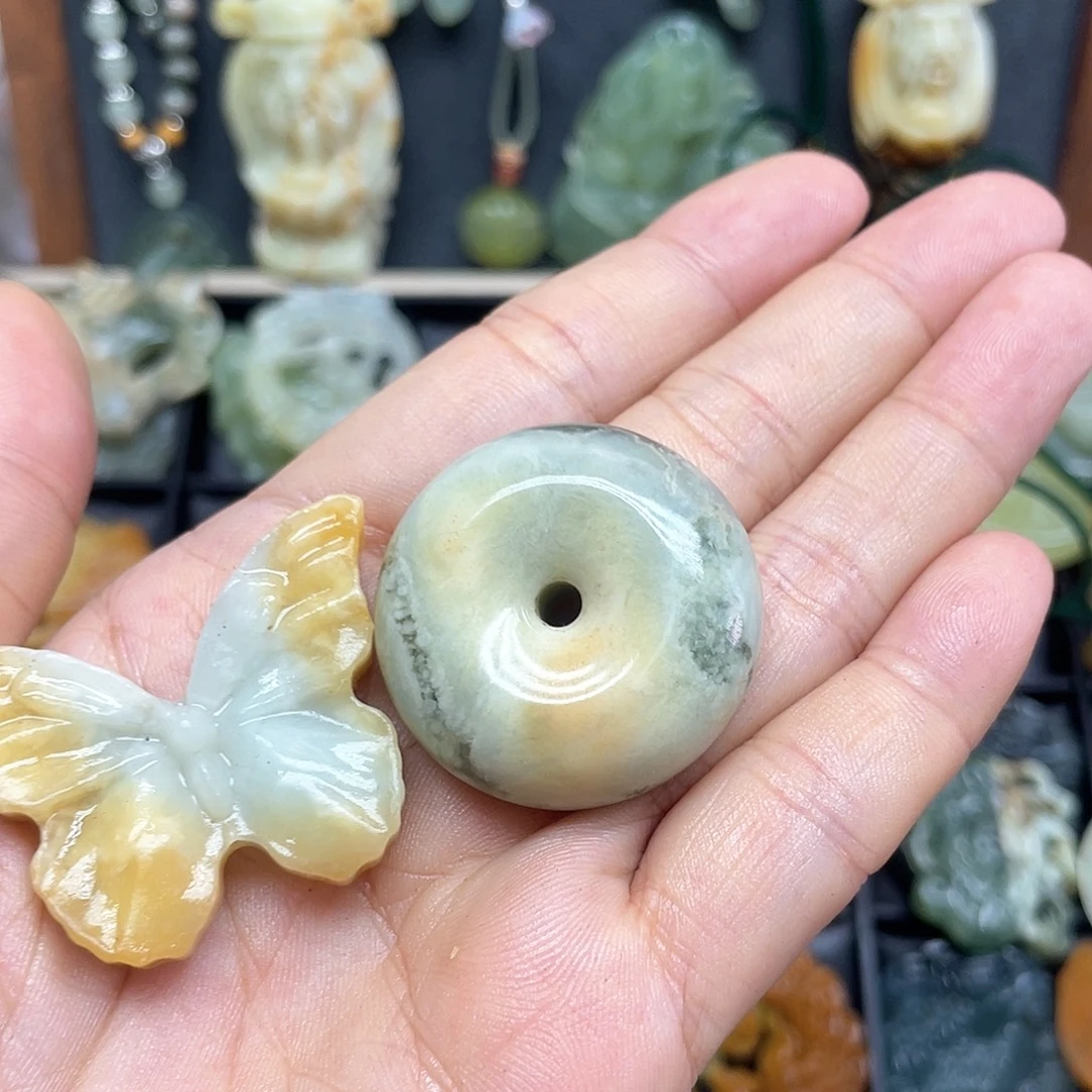 未镶嵌蛇纹石玉颈饰