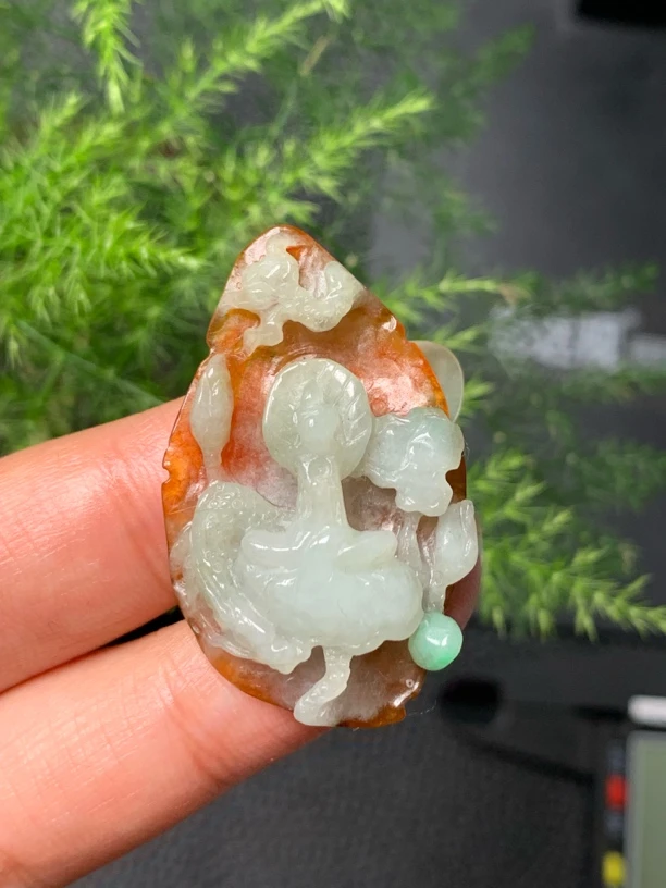 天然缅甸A货翡翠特色件红皮三彩神龙护主