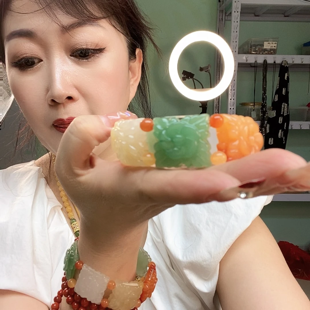 石英质玉未镶嵌手镯幸**人