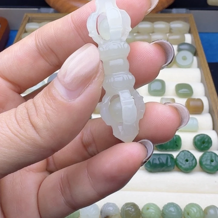 小***e和田玉（糖玉）未镶嵌车挂