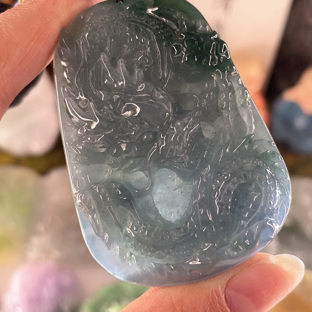 翡翠未镶嵌颈饰龙牌