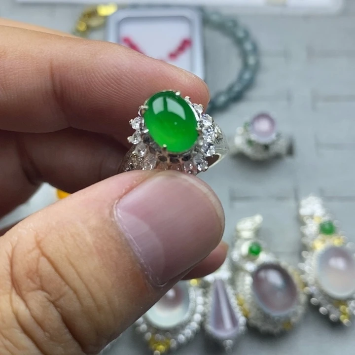 未镶嵌定制翡翠冰阳绿9.8mm