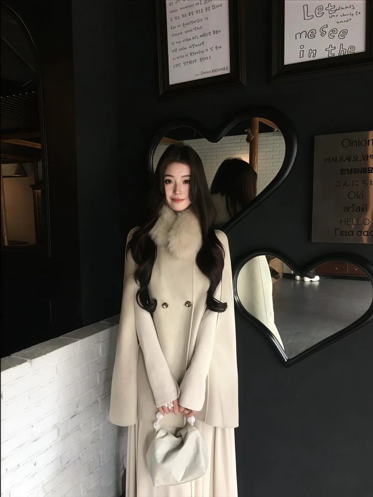 财阀千金毛领斗篷女2025秋冬新款高级感贵气优雅打底连衣裙两件套