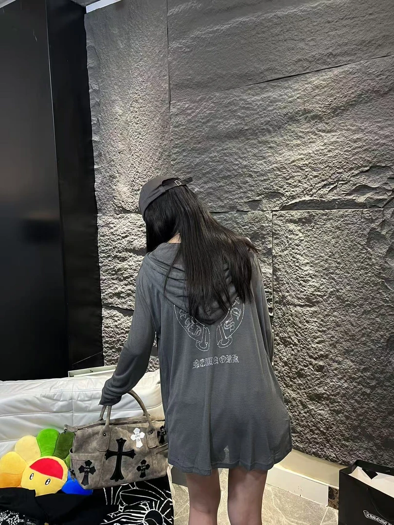 【杨娇娇COCO】夏季新款梵文烫钻防晒连帽T恤