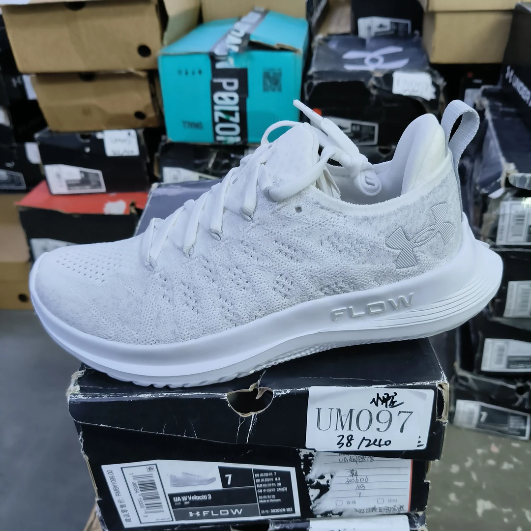 断码运动鞋-安德玛-UM097