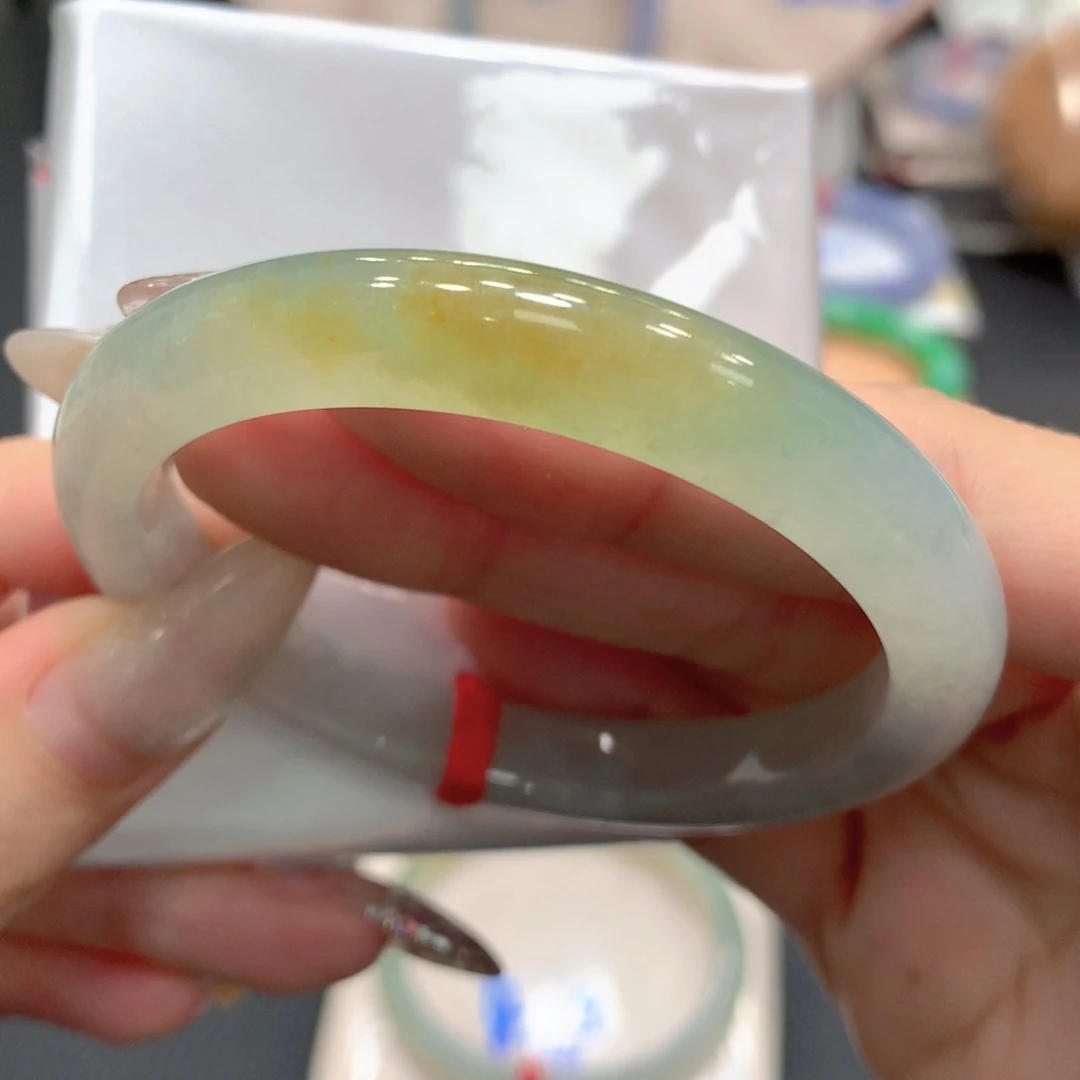 熙****翡翠未镶嵌手镯翡翠