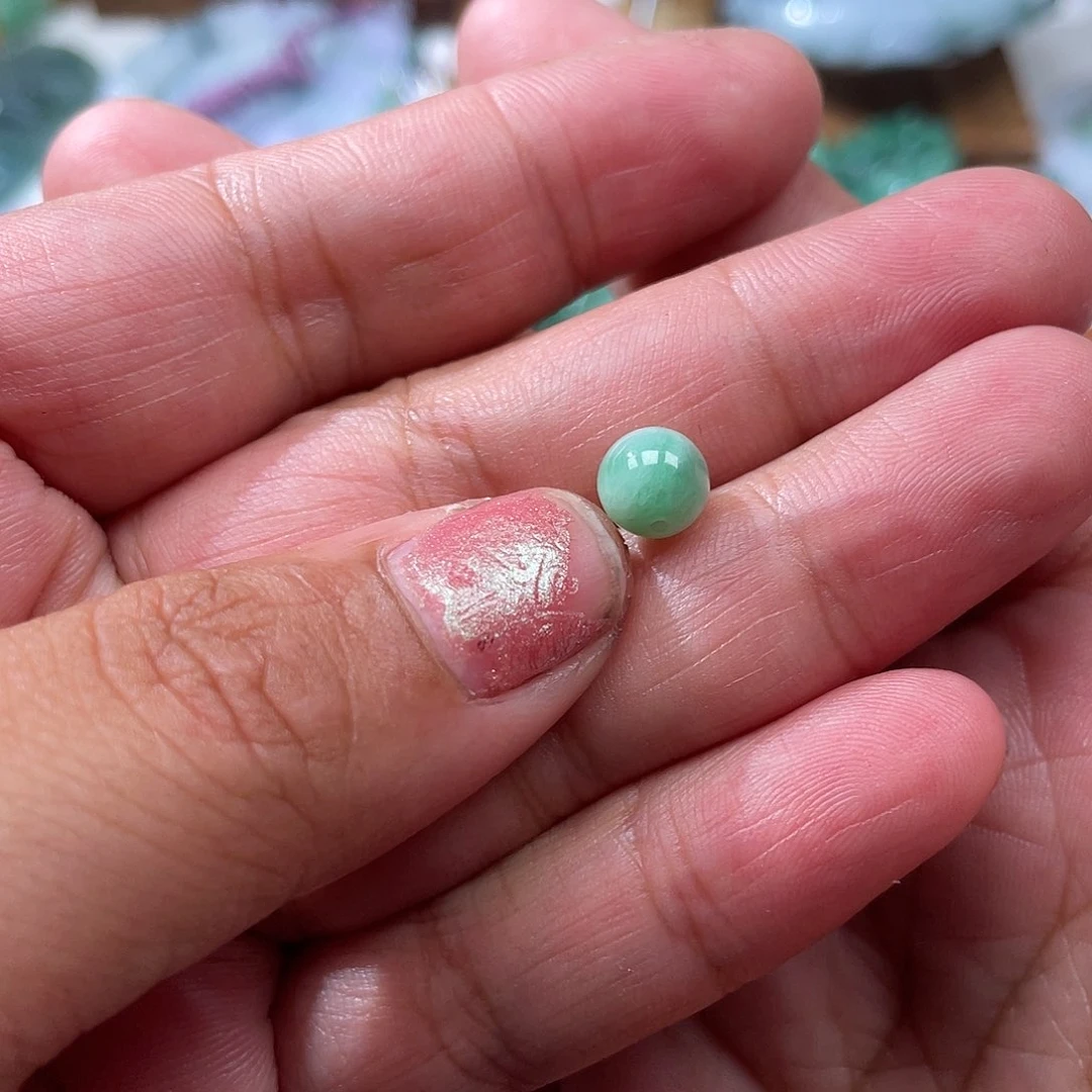 颈饰未镶嵌翡翠玖***?