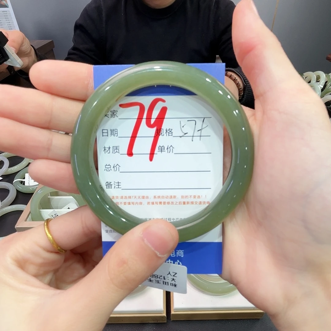 和田玉手镯未镶嵌