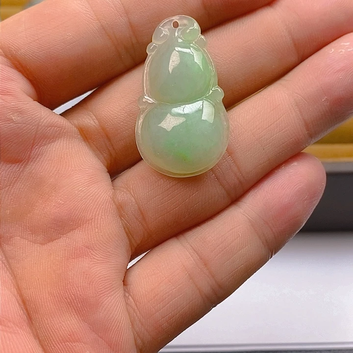 翡翠未镶嵌颈饰葫芦挂件