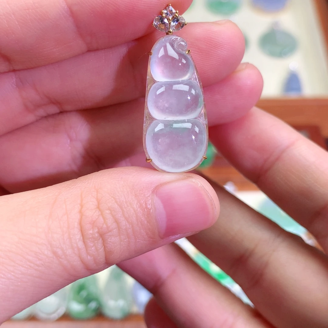 颈饰18K金镶嵌翡翠