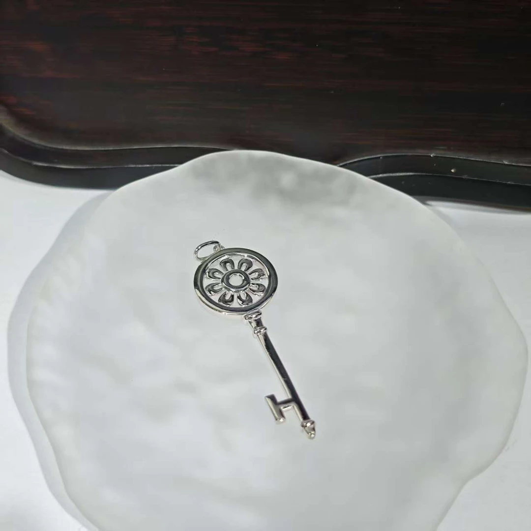 铂金莫桑钥匙吊坠