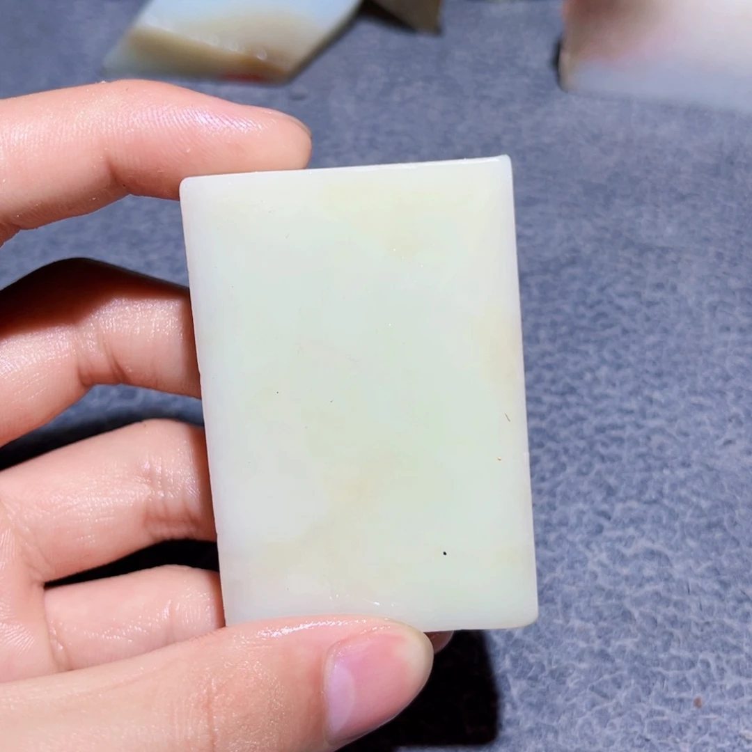 和田玉（糖玉）未镶嵌珠宝奇石