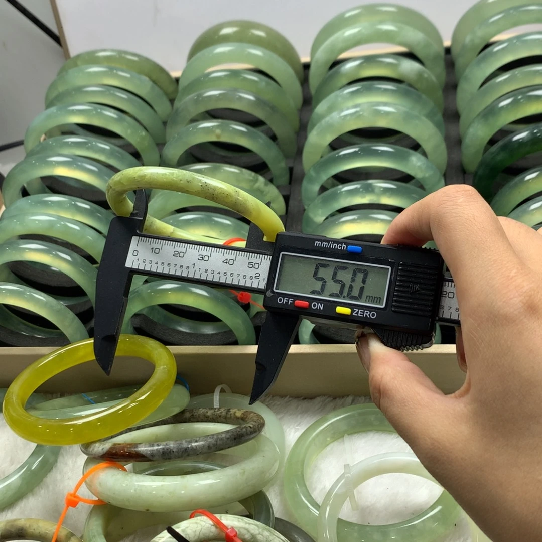 蛇纹石玉未镶嵌手镯147