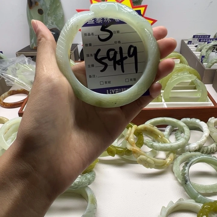 蛇纹石玉未镶嵌手镯