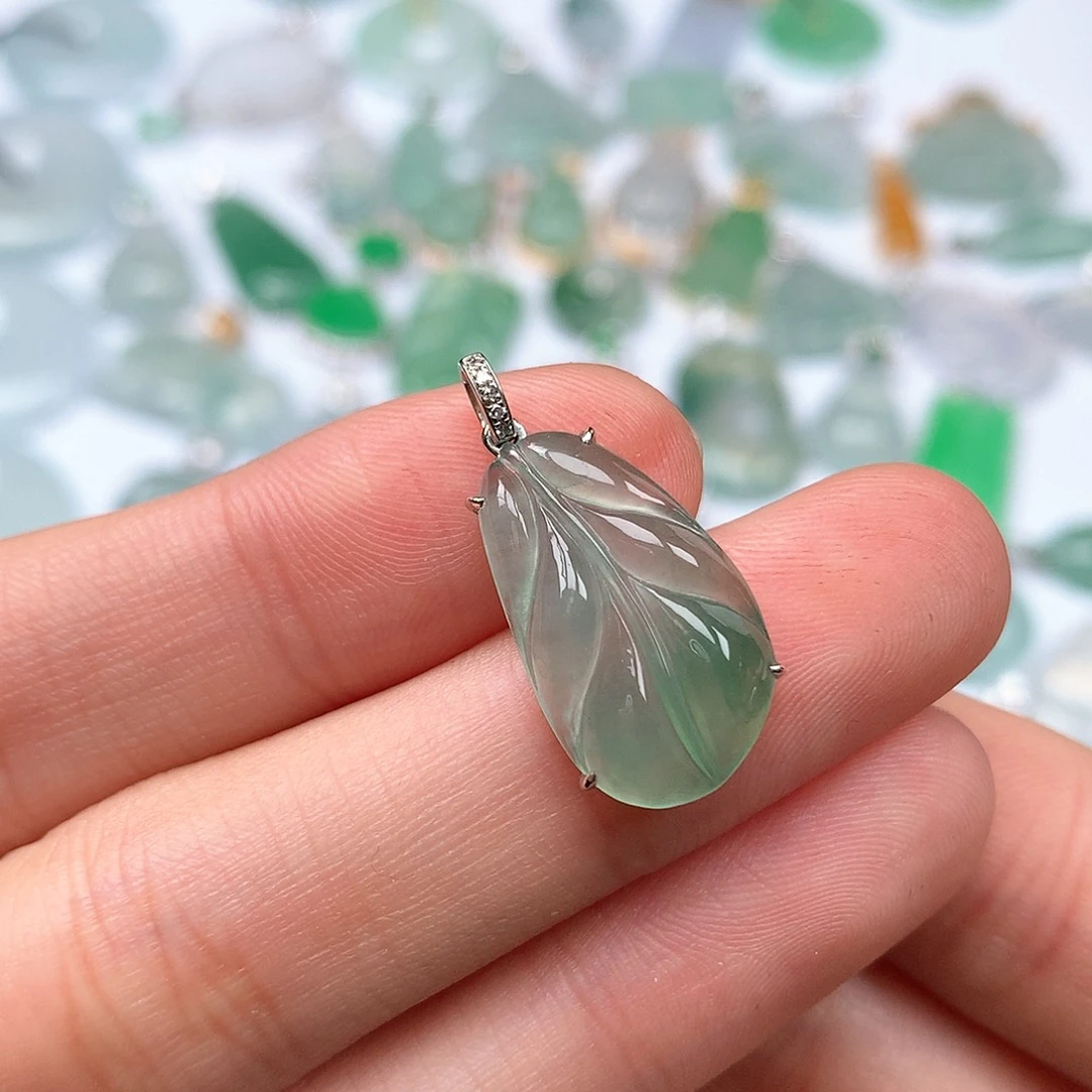 翡翠颈饰18K金镶嵌天然翡翠