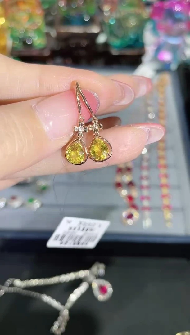 18K金镶嵌彩色蓝宝石耳饰耳钩