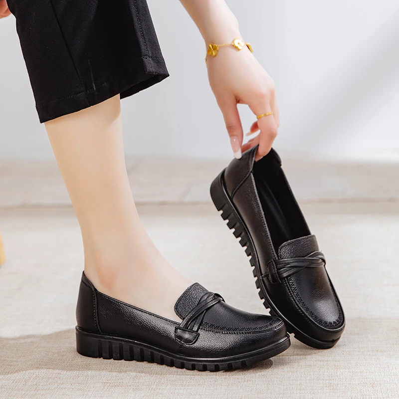 真皮女鞋休闲女单鞋头层牛皮防滑软底皮鞋中老年平底妈妈鞋皮鞋