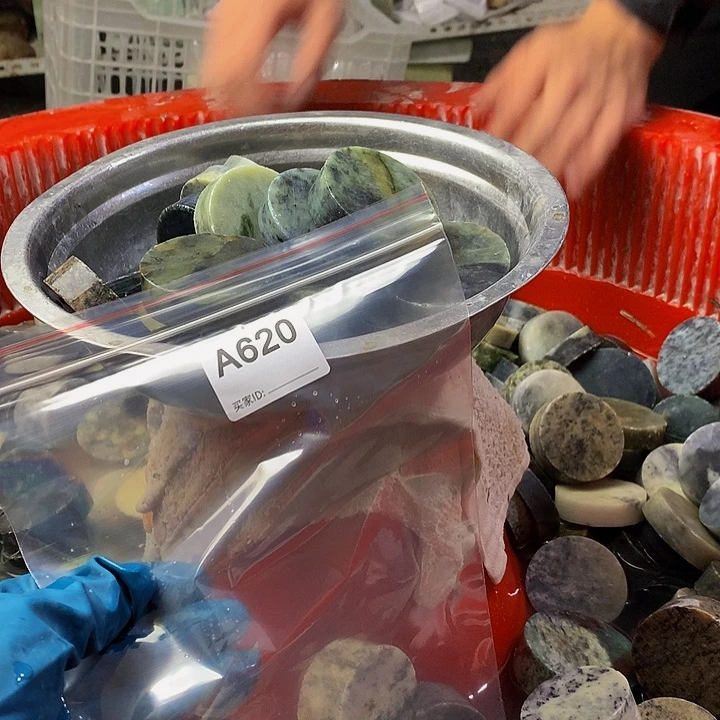 蛇纹石玉珠宝半成品未镶嵌鹤*居