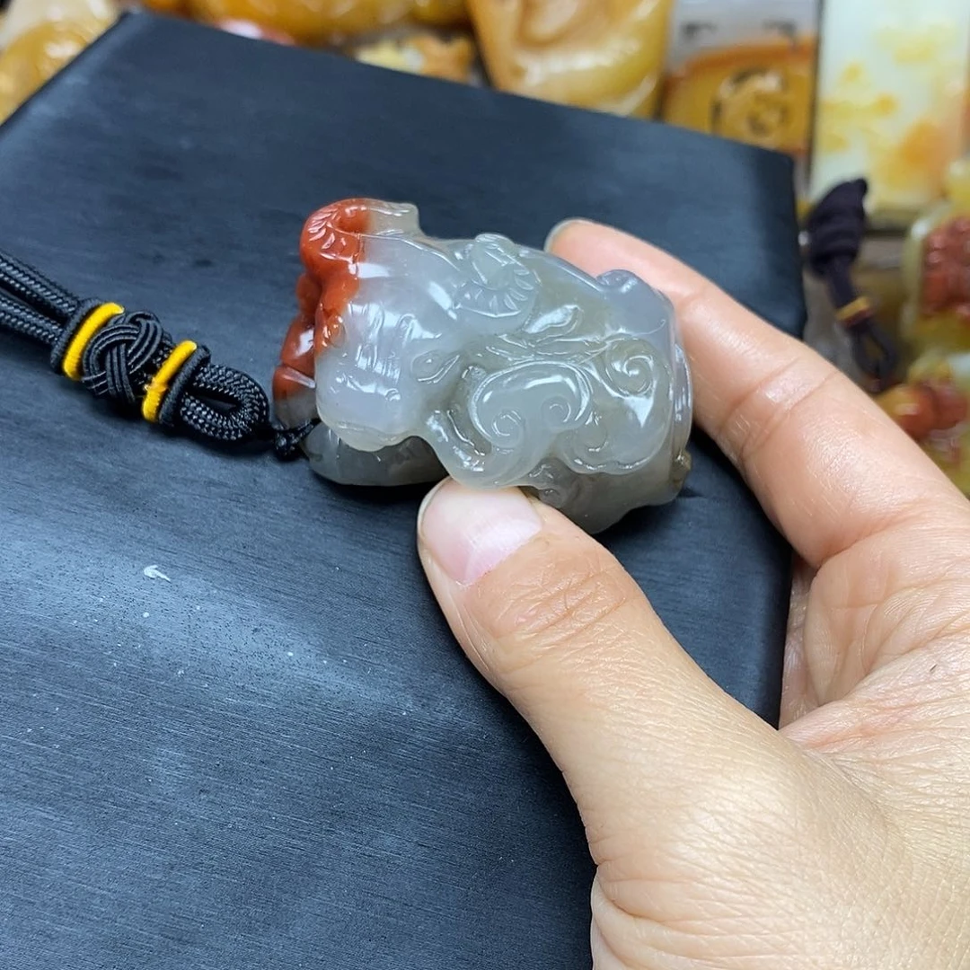 石英质玉（黄龙玉）颈饰未镶嵌