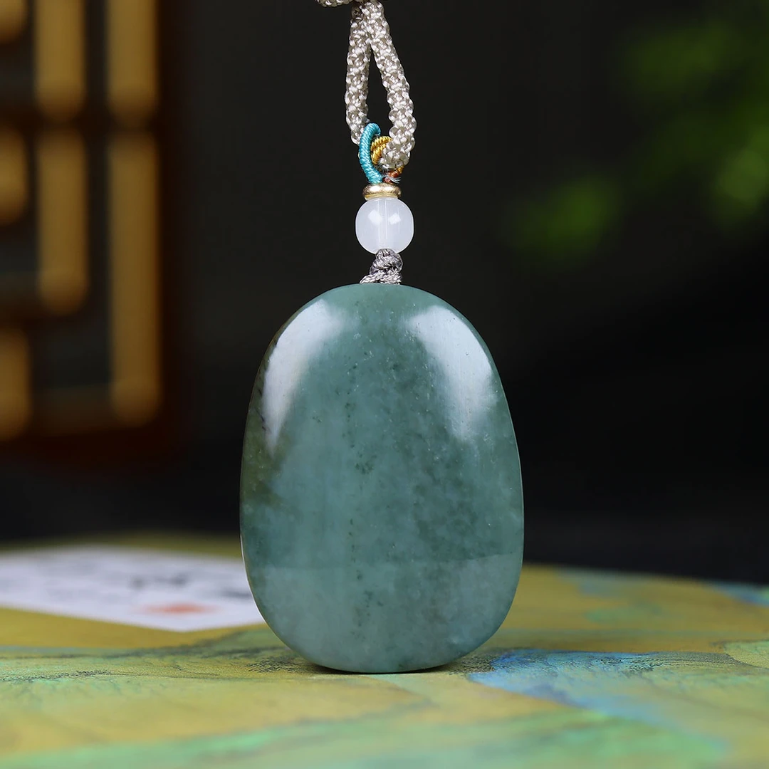 1108119和田玉且末料无事牌挂件