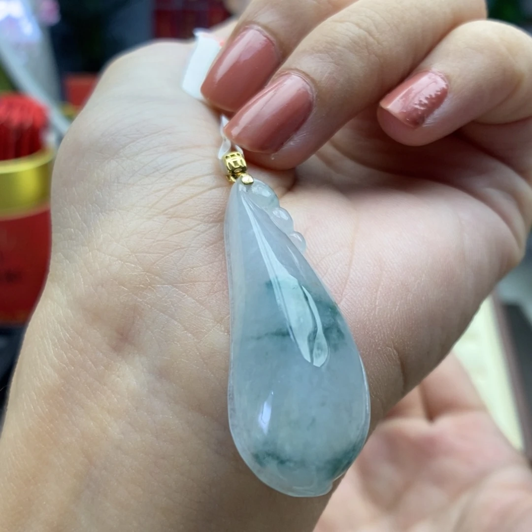 翡翠18K金镶嵌颈饰吊坠24